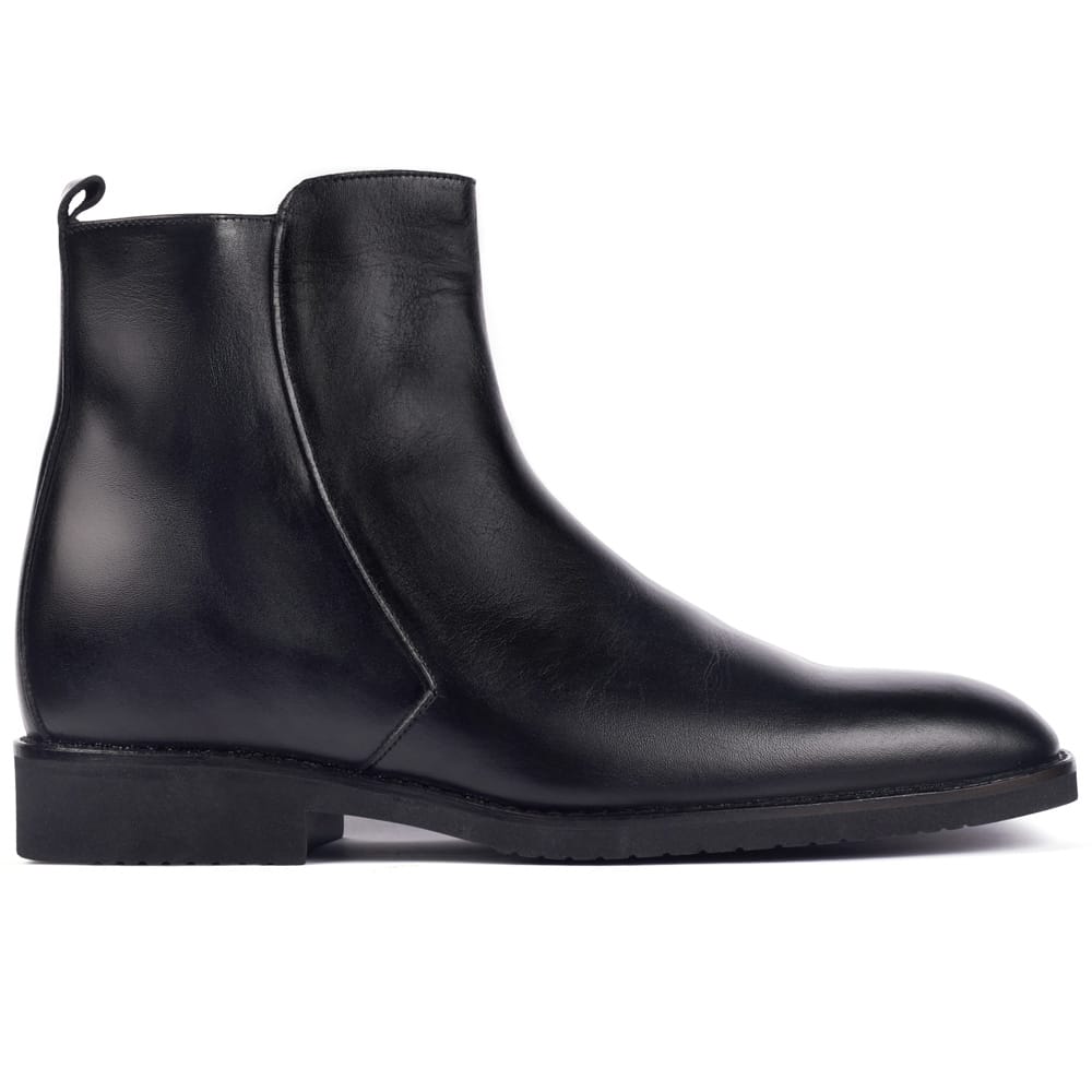 Height-increasing shoes. Premium grain leather exterior. Interior fullly lined in leather.

