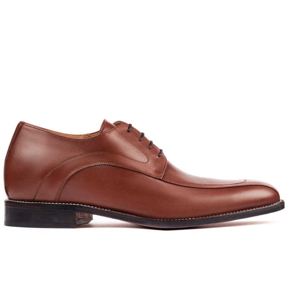 Height increasing shoes. Tafilete calfskin exterior. Fully lined interior